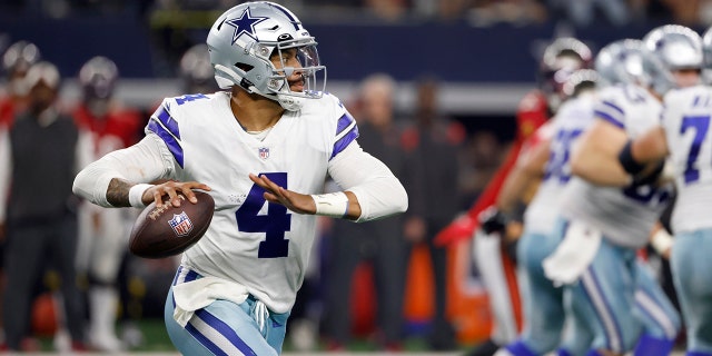 Dallas Cowboys quarterback Dak Prescott, #4, rolls out of the pocket in the first half of Sunday's game against the Tampa Bay Buccaneers in Arlington, Texas, Sunday, Sept. 11, 2022.