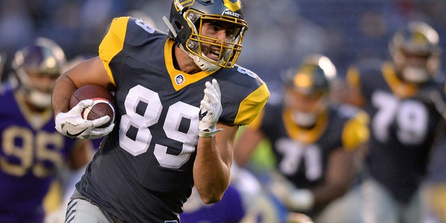 Feb 17, 2019; San Diego, CA, USA; San Diego Fleet tight end Gavin Escobar (89) runs with the ball after a catch during the first half against the Atlanta Legends at SDCCU Stadium.
