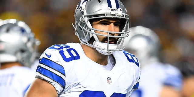 Gavin Escobar #89 of the Dallas Cowboys in action during the game against the Pittsburgh Steelers at Heinz Field on November 13, 2016 in Pittsburgh, Pennsylvania.