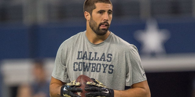 November 2, 2014 - Dallas Cowboys tight end Gavin Escobar (89) warms up before a football game between the Dallas Cowboys and the Arizona Cardinals at AT&T Stadium in Arlington, TX.