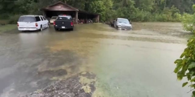 Se estimó que cayeron más de 10 pulgadas de lluvia en el sur del condado de Chattooga, Georgia, según el meteorólogo de FOX5 Atlanta, Ryan Beesley.