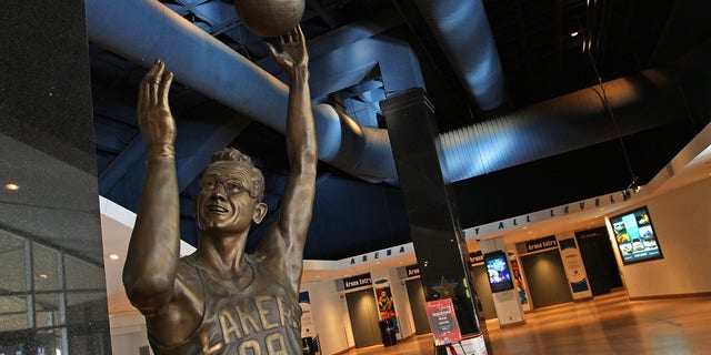 A statue of the Minneapolis Lakers' George Mikan.