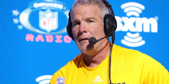 Brett Favre habla en el escenario de SiriusXM en el Super Bowl LIV el 31 de enero de 2020 en Miami, Florida. 