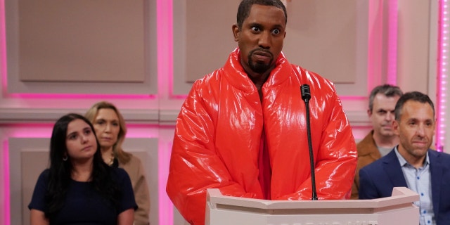 Chris Redd dans le rôle de Kanye West lors de la "Cour populaire" esquisse en octobre 2021.