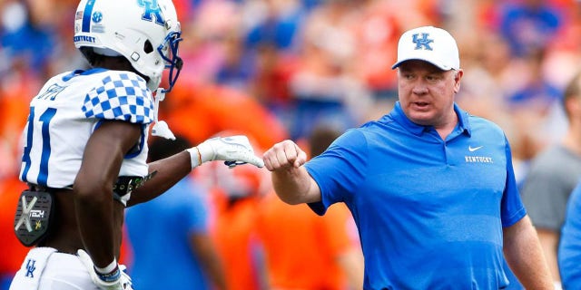 Kentucky coach Mark Stoops fist bumps wide receiver Tavin Richardson before Kentucky's 27-16 win at Florida in 2018.