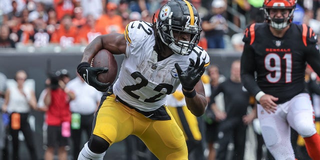 In his first year with the Steelers, Najee Harris rushed 1,200 yards for seven touchdowns and hauled in 74 catches for three touchdowns.