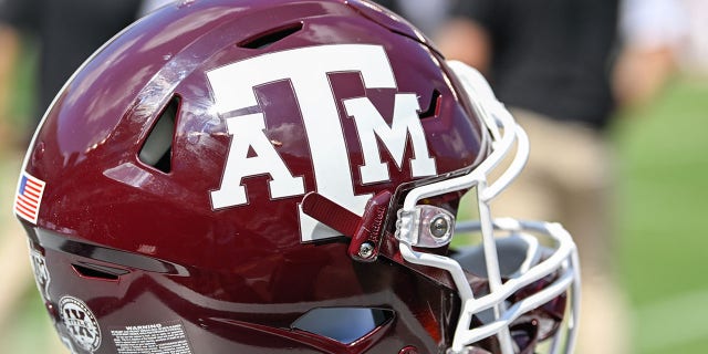 Una foto de un casco de Texas A&M