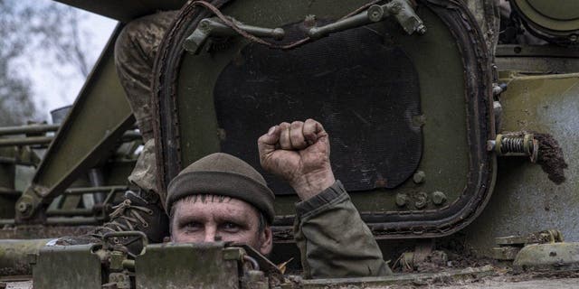 Ukraina vägesid on näha Ukrainas Harkivi oblastis Iziumis pärast Vene vägede lahkumist linnast 16. septembril 2022. aastal.