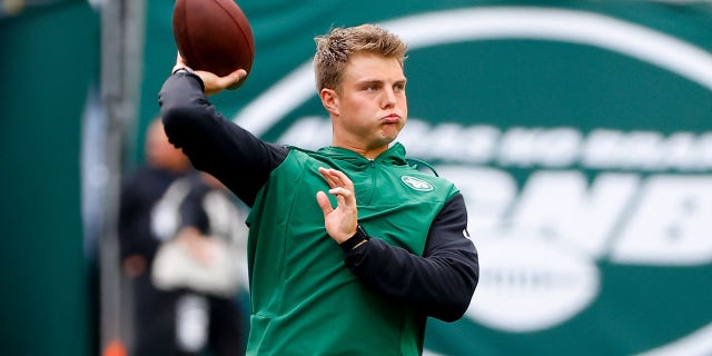 New York Jets quarterback Zach Wilson warms up before the Cincinnati Bengals game on Sept. 25, 2022, at MetLife Stadium in East Rutherford, New Jersey.