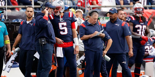Patriots quarterbacks coach Joe Judge and quarterback Brian Hoyer confer as head coach Bill Belichick makes notes during the Baltimore Ravens game on Sept. 25, 2022, at Gillette Stadium in Foxborough, Massachusetts.