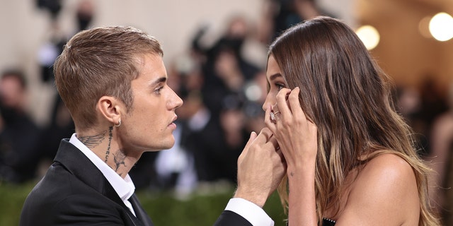On the "Call Her Daddy" podcast, Hailey Bieber opened up about what really happened on the red carpet of the 2021 Met Gala.