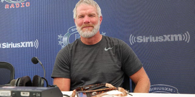 El exjugador de la NFL Brett Favre asiste a SiriusXM en el Super Bowl LVI el 11 de febrero de 2022 en Los Ángeles. 