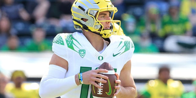 Bo Nix of Team Yellow looks to pass the ball against Team Green during the third quarter of the Oregon Spring Game at Autzen Stadium in Eugene, Oregon, on April 23, 2022. 