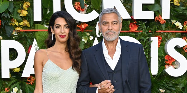 George Clooney a été rejoint par Amal dans plusieurs premières de la nouvelle comédie romantique "Billet pour le paradis."