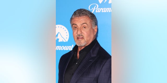 Sylvester Stallone, eşiyle Instagram'da rastgele bir fotoğraf yayınladıktan sonra uzlaşma söylentilerini körükledi.