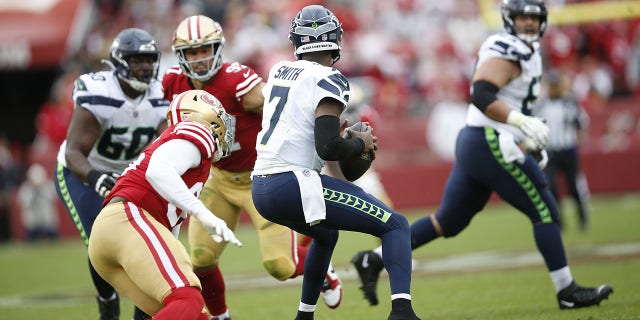 Drake Jackson, #95 of the San Francisco 49ers, pressures Geno Smith, #7 of the Seattle Seahawks, during the game at Levi's Stadium on Sept. 18, 2022 in Santa Clara, California. The 49ers defeated the Seahawks 27-7.
