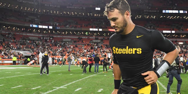 Mitch Trubisky, #10 of the Pittsburgh Steelers, heads off the field after losing to the Cleveland Browns 29-17 at FirstEnergy Stadium on Sept. 22, 2022 in Cleveland.
