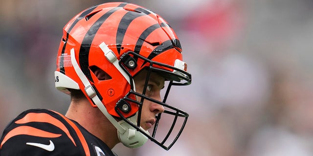 Joe Burrow of the Cincinnati Bengals looks down field against the New York Jets at MetLife Stadium on Sept. 25, 2022, in East Rutherford, New Jersey. 