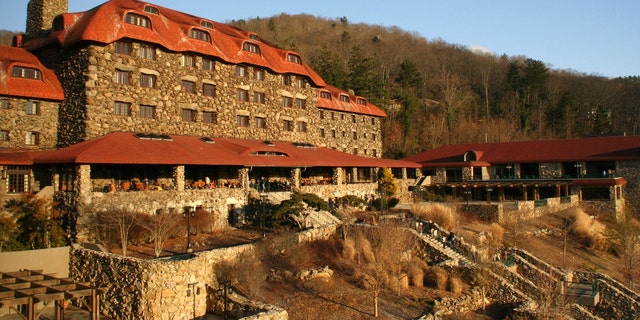 The Omni Grove Park Inn, built in 1913, is a historic resort hotel in Asheville, North Carolina, that has hosted several presidents.