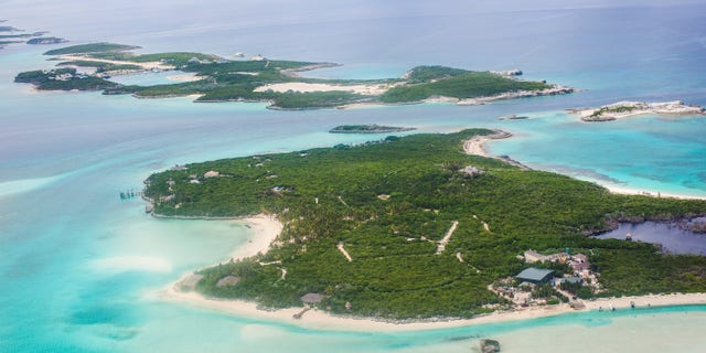 Fyre Competition founder returns from jail with new island occasion concept, previous allies warn: ‘Proceed with warning’ 2 Aerial view of the small atolls, lagoon islands and turquoise waters of the Caribbean Sea of the Exumas seen from an airplane in The Bahamas. (Photo by EyesWideOpen/Getty Images)