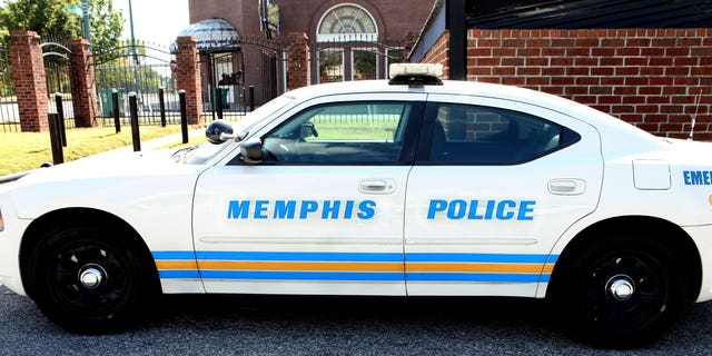 Un vehículo de la policía de Memphis se encuentra afuera de la Unidad del Distrito de Entretenimiento del Departamento de Policía de Memphis en Memphis, Tennessee, el 3 de octubre de 2016. 