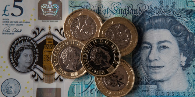 Similarity of Queen Elizabeth on Bank of England notes and coins.