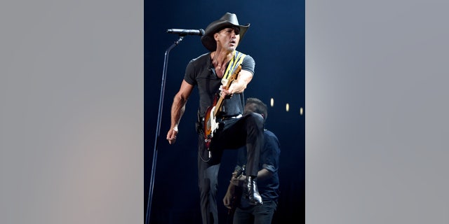 Tim McGraw had fun performing for his fans, even after falling off the stage.