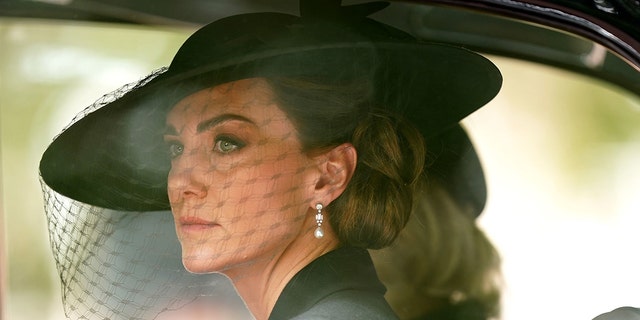 Катрин, принцесата на Уелс в церемониалното шествие след държавното погребение на кралица Елизабет II в Уестминстърското абатство на 19 септември 2022 г. в Лондон.