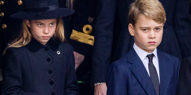 Prenses Charlotte ve Prens George, Kraliçe II. Elizabeth'in 19 Eylül 2022'de Londra'daki Westminster Abbey'deki devlet cenazesi sırasında.