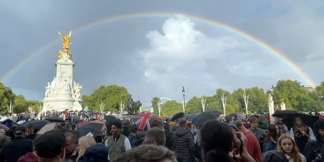 A rainbow appears over Buckingham Palace shortly before the queen's death was announced in London Sept. 8, 2022. 