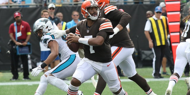Cleveland Browns quarterback Jacoby Brissett (7) looks to throw a pass during an NFL football game between the Cleveland Browns and the Carolina Panthers on September 11, 2022 at Bank of America Stadium in Charlotte, N.C. 