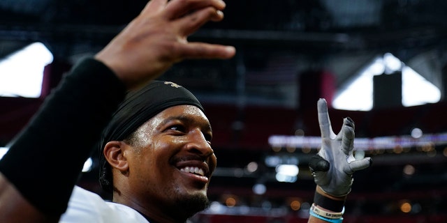Il quarterback dei New Orleans Saints Jameis Winston celebra la vittoria sui Falcons, domenica 11 settembre 2022 ad Atlanta.