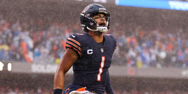 The Bears' Justin Fields celebrates a rushing touchdown by running off Khalil Herbert against the San Francisco 49ers in September.  November 11, 2022 in Chicago.