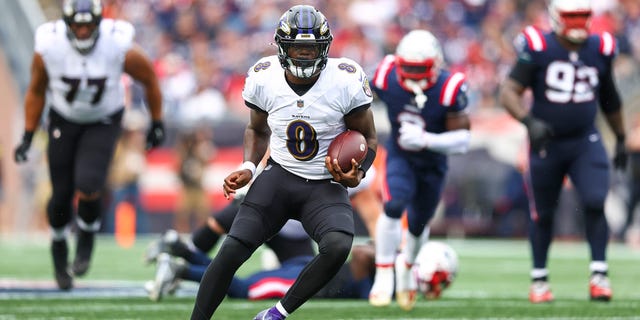 Lamar Jackson Totals 5 Touchdowns In Win Over Turnover-happy Patriots ...