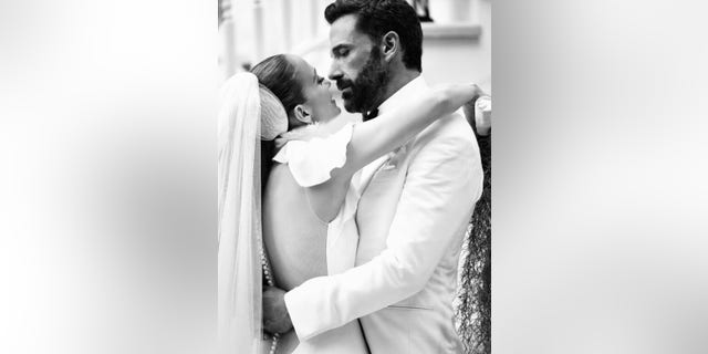 Jennifer Lopez shared a tender moment with her husband, Ben Affleck at their wedding. 