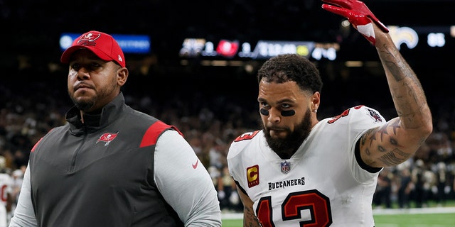 Tampa Bay Buccaneers wide receiver Mike Evans, right, leaves the field after being thrown out of the game against the New Orleans Saints during the fourth quarter in New Orleans on Sept. 18, 2022.