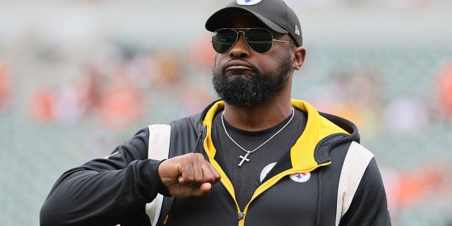 Head coach Mike Tomlin of the Pittsburgh Steelers coaches his team against the Cincinnati Bengals at Paul Brown Stadium on September 11, 2022 in Cincinnati, Ohio.