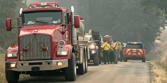 Fire officials addressing the Cedar Creek Fire.