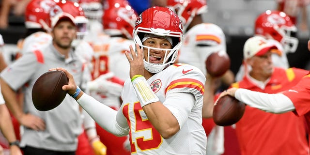 Quarterback Patrick Mahomes #15 of the Kansas City Chiefs warms up before the game against the against the Arizona Cardinals at State Farm Stadium on September 11, 2022 in Glendale, Arizona.