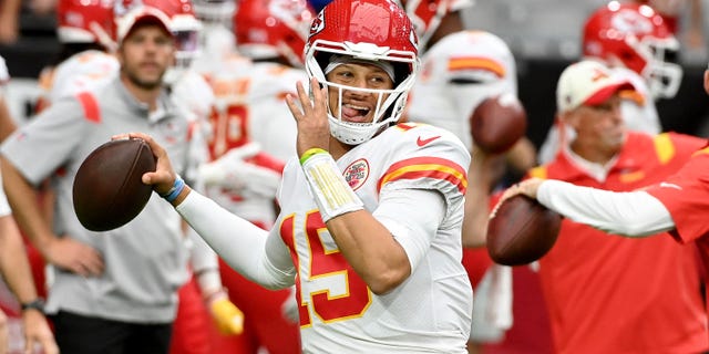 Quarterback Patrick Mahomes #15 of the Kansas City Chiefs warms up before the game against the against the Arizona Cardinals at State Farm Stadium on September 11, 2022 in Glendale, Arizona.