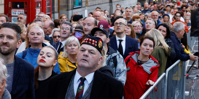 Members of the public celebrate Queen Elizabeth II in front of St Giles Cathedral in Edinburgh on 12 September 2022. He lined up to pay his respects in front of Elizabeth's lying coffin.