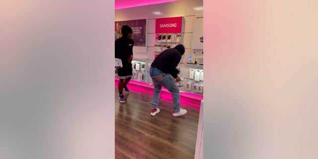 A pair of suspected thieves were captured in a smash-and-grab robbery in a California cell phone store Monday.
