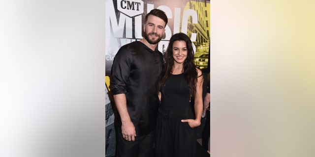 Sam Hunt og Hannah Lee Fowler giftet seg i 2017, og hun forsøkte å skille seg fra countrystjernen tidligere i år, men trakk tilbake papirene.