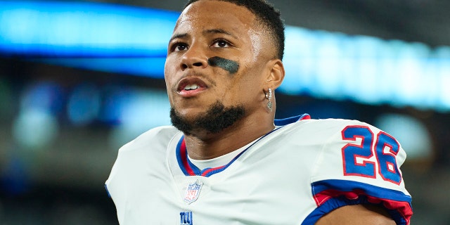 Saquon Barkley de los New York Giants se calienta antes del inicio contra los Dallas Cowboys en el MetLife Stadium el 26 de septiembre de 2022 en East Rutherford, NJ