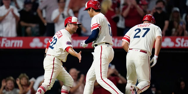 Los Angeles Angels designated hitter Shohei Ohtani (#17) hit a homer Wednesday in the sixth inning of a baseball game against the New York Yankees in Anaheim, Calif., after David Fletcher (#22) and Mike Celebrating with Trout (#27).  , 31 August 2022. Fletcher and Trout also scored.