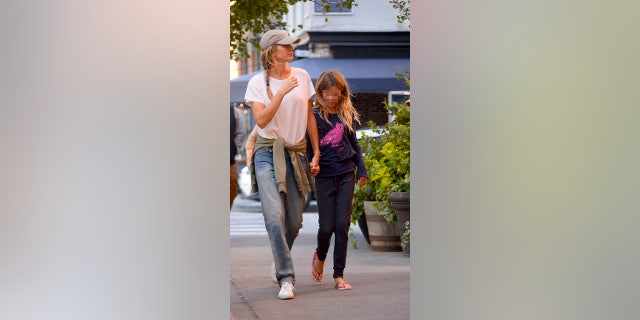 Gisele Bündchen blir sett sammen med datteren sin for første gang siden det dukket opp rapporter om at hun og Tom Brady bor i separate hus midt i splittede rykter.