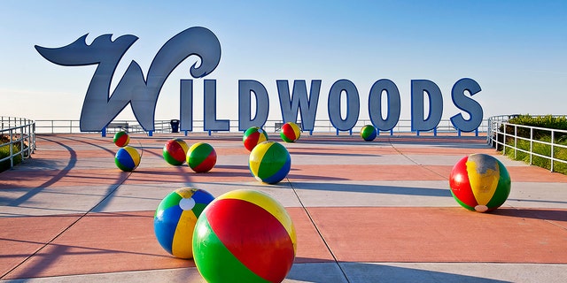WILDWOOD, NEW JERSEY,, UNITED STATES - 2010/06/21: Wildwood sign and sculpture at the entrance to the beach and boardwalk. 