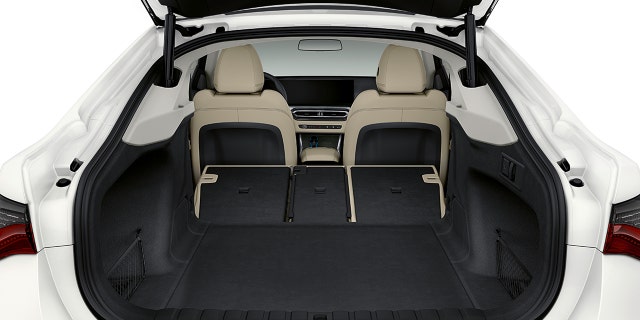 The i4 features a liftback body style.