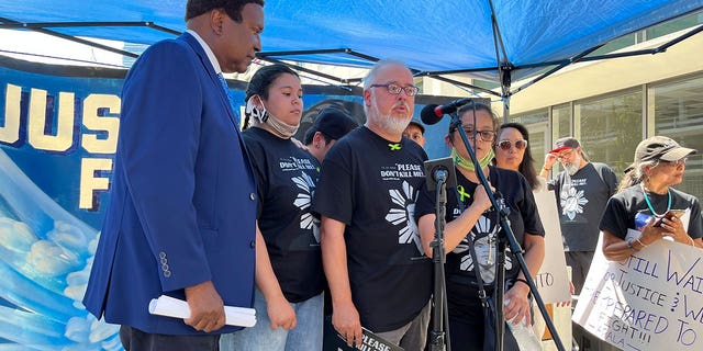Family's attorney John Burris, left, with Angelo Quinto's stepdad Robert Collins, center, is joined by Angelo's sister Bella Quinto Collins, second from left, and Angelo's mom Cassandra Quinto-Collins, second from right, during a news conference in Oakland, California, on Sept. 7, 2022.