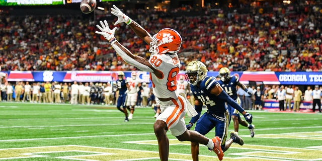 Clemson wide receiver Beaux Collins (80) catches a touchdown pass in the second quarter during the Chick-Fil-A Kickoff Game between the Clemson Tigers and the Georgia Tech Yellow Jackets on September 5th, 2022, at Mercedes-Benz Stadium in Atlanta, GA.